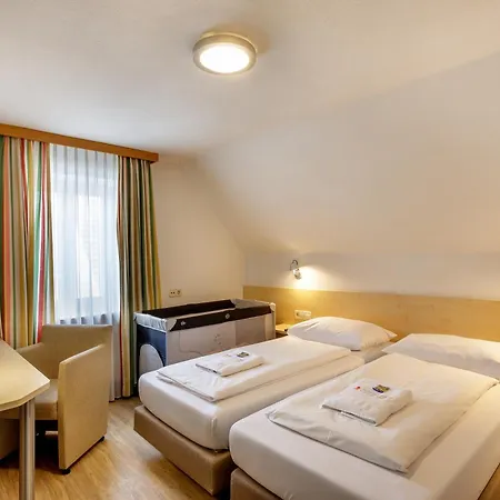Zum Loewen Hotel