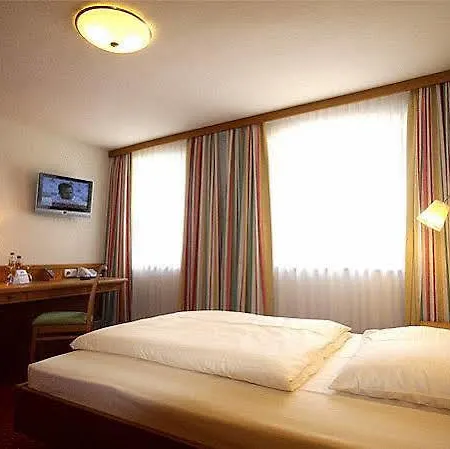 Hotel Zum Loewen 3*